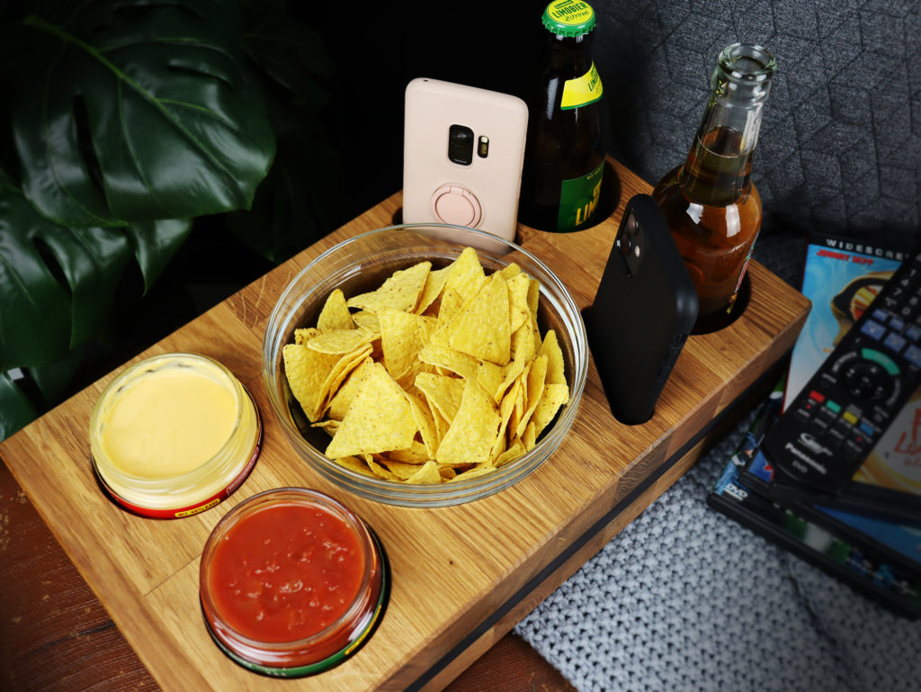 Der Snack-Butler - Perfekt für die UCI-Kino-Käsesauce - »BLACK NATURE« Couch